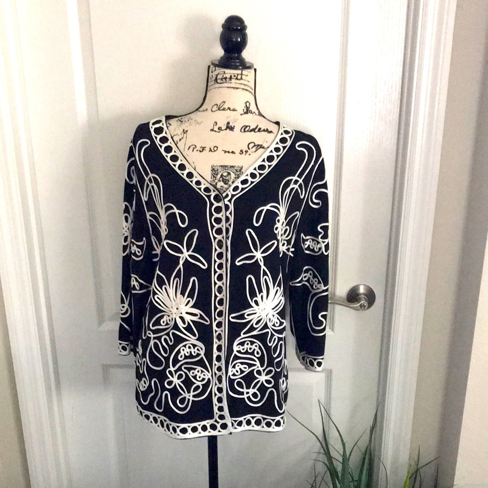 Once Again Floral Tunic. NWT